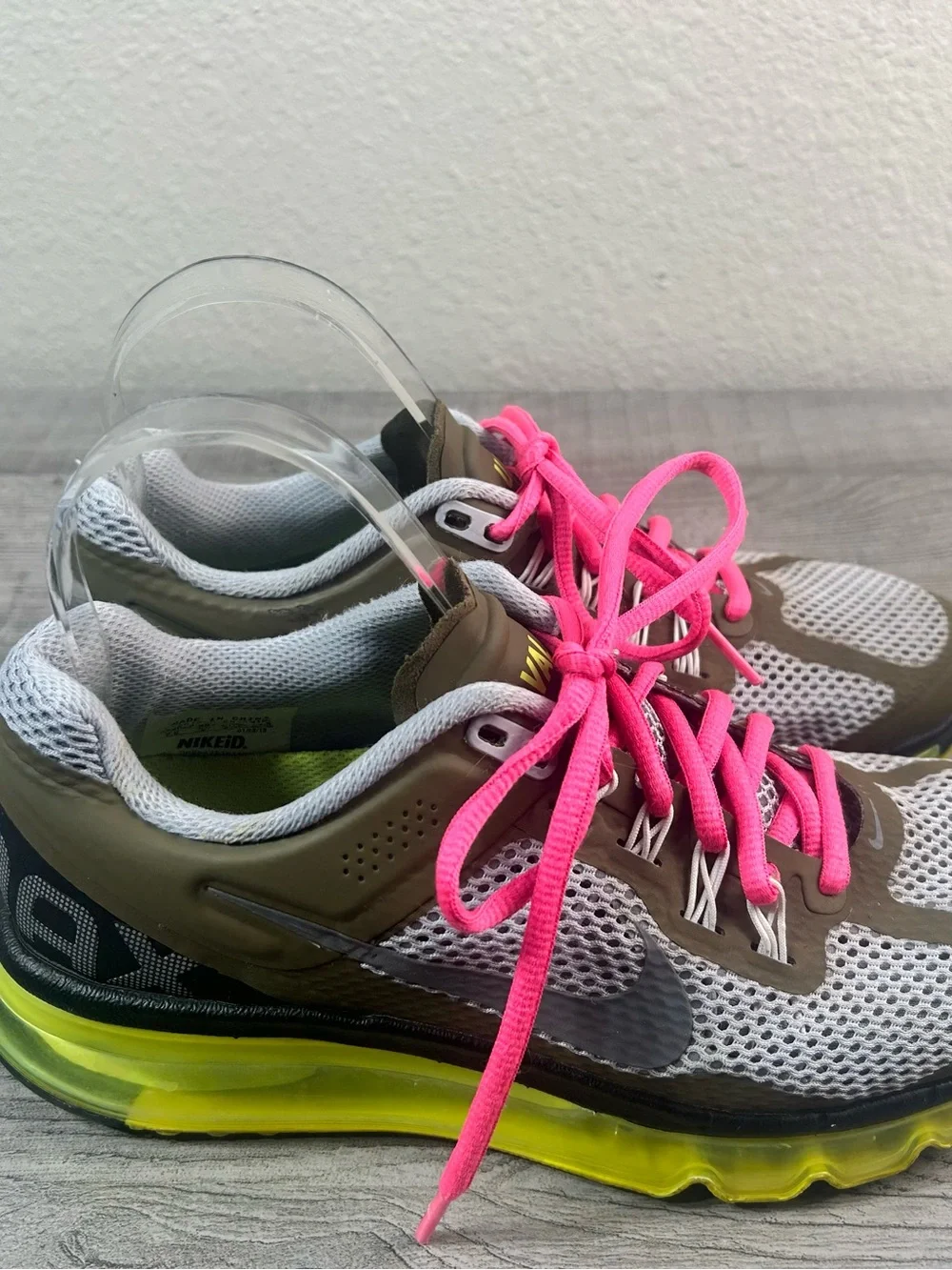 Nike Air Max 2013 Women’s Size 7.5 (24.5 cm)Shoes Olive Green Neon Pink Yellow